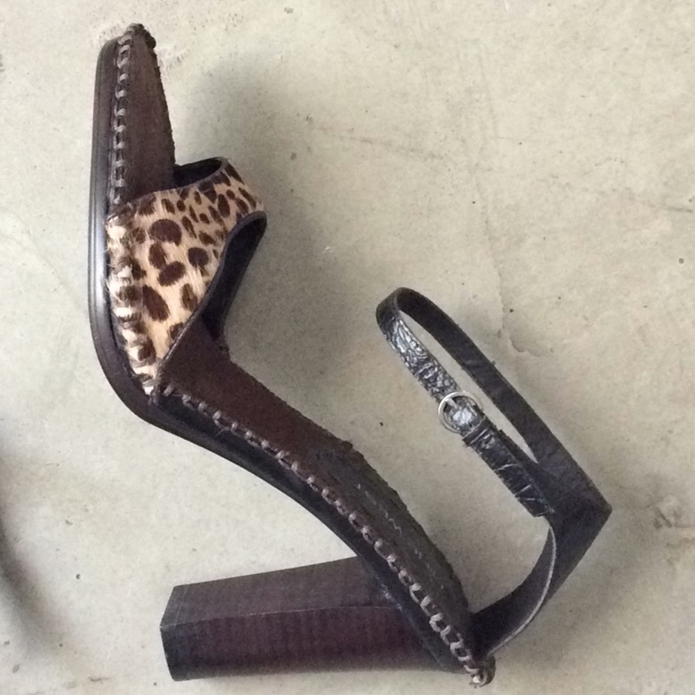 Pretty leopard cow hide ankle strap sandals - Picture 2 of 8